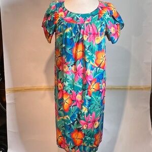 HILO HATTIE HAWAIIAN DRESS